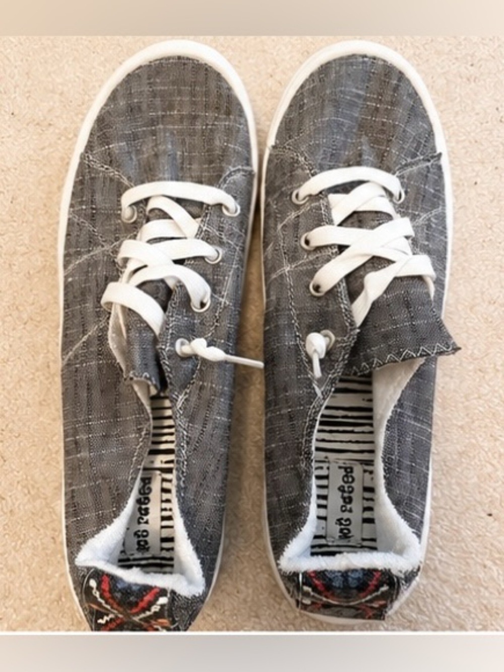 👟🩶 BOHO GRAY FABRIC SNEAKERS - Tribal Detail on Heel; Size 10 🩶👟